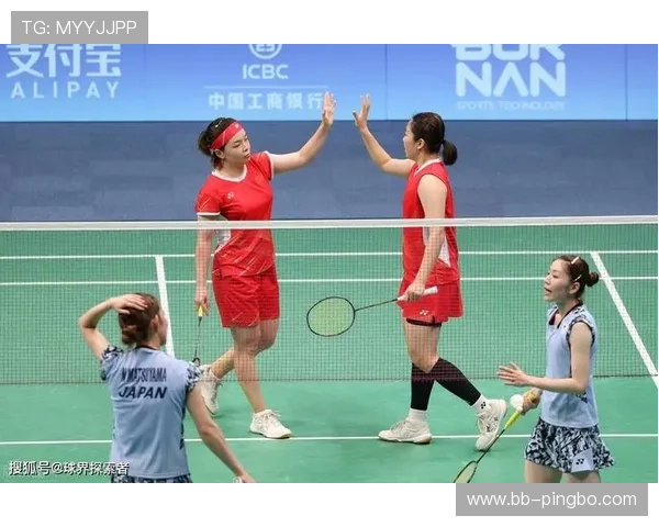 到底该由哪名球员负责？球出界判定规则中的归属认定要点详解